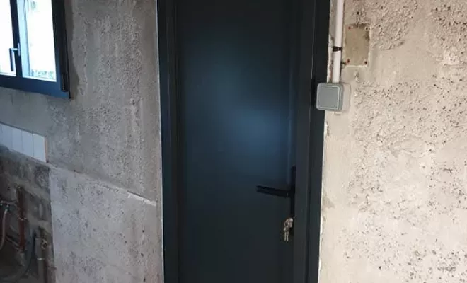 Installation de porte d'entrée de service, Dax, MALS Serrurerie Métallerie