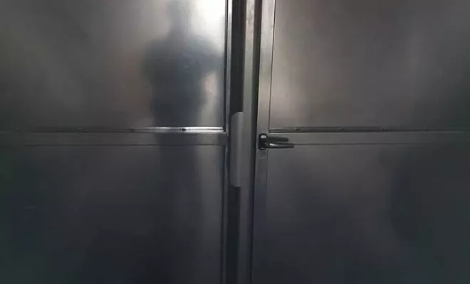 Installation de porte d'entrée de service, Dax, MALS Serrurerie Métallerie