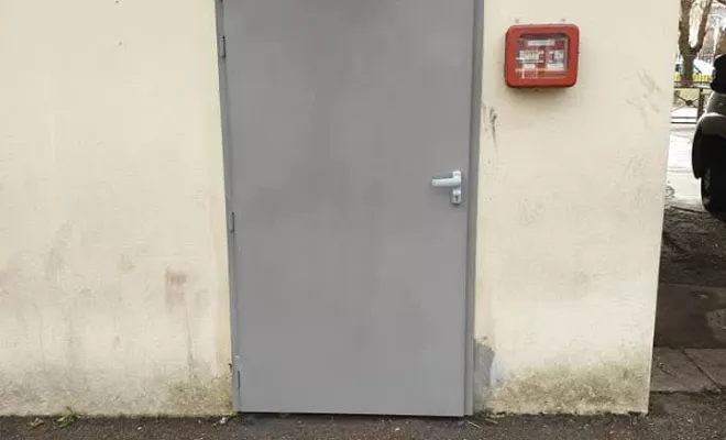 Installation de porte d'entrée de service, Dax, MALS Serrurerie Métallerie