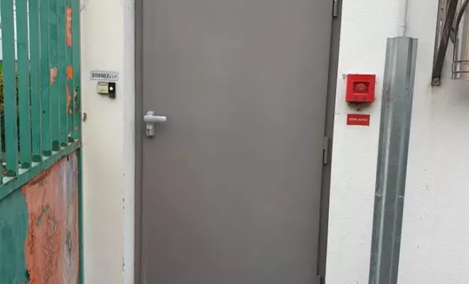 Installation de porte d'entrée de service, Dax, MALS Serrurerie Métallerie