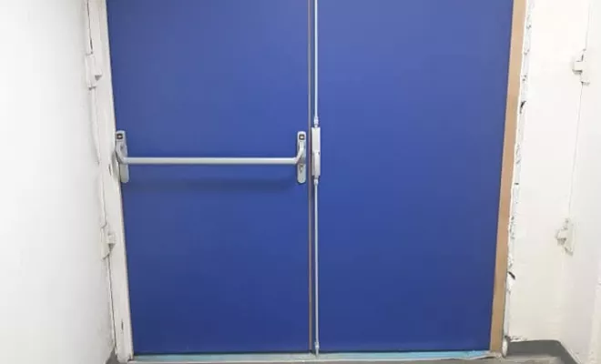Installation de porte d'entrée de service, Dax, MALS Serrurerie Métallerie